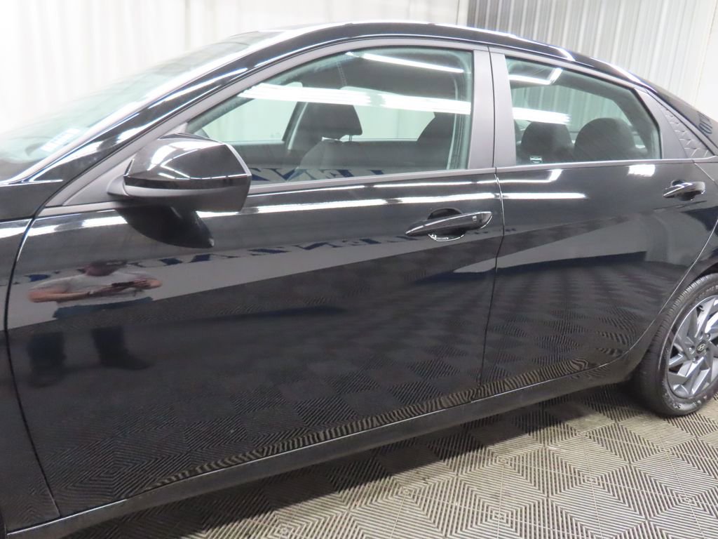 Used 2024 Hyundai Elantra SEL image 40