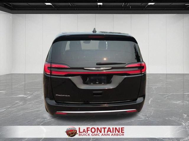 Used 2024 Chrysler Pacifica Touring-L FWD image 7