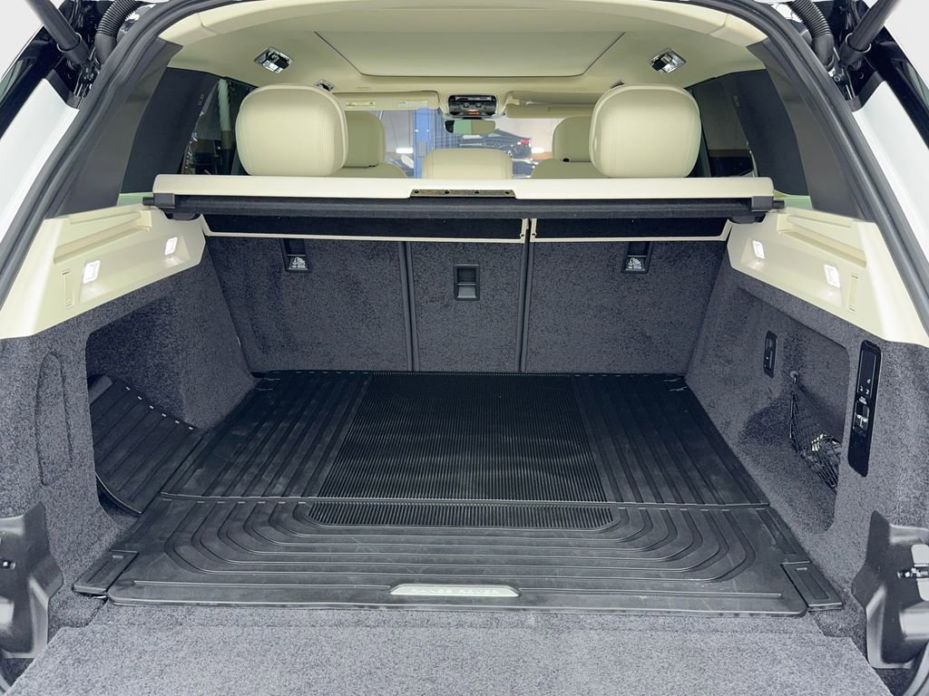 Used 2023 Land Rover Range Rover SE image 12