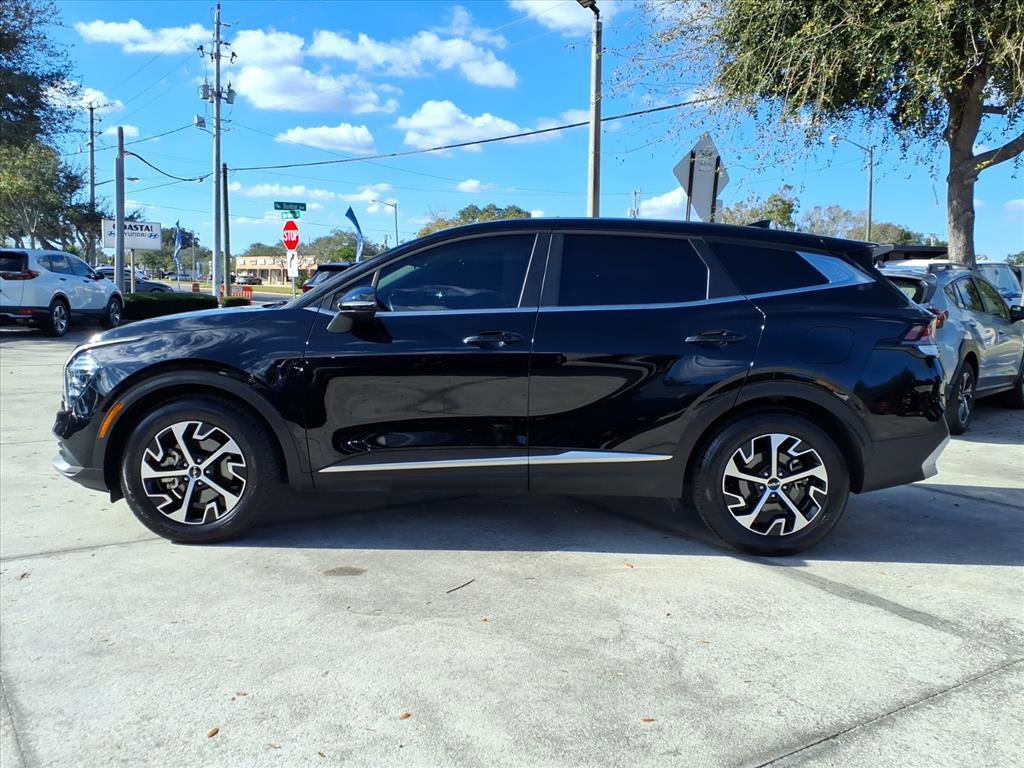 Used 2025 Kia Sportage EX image 4