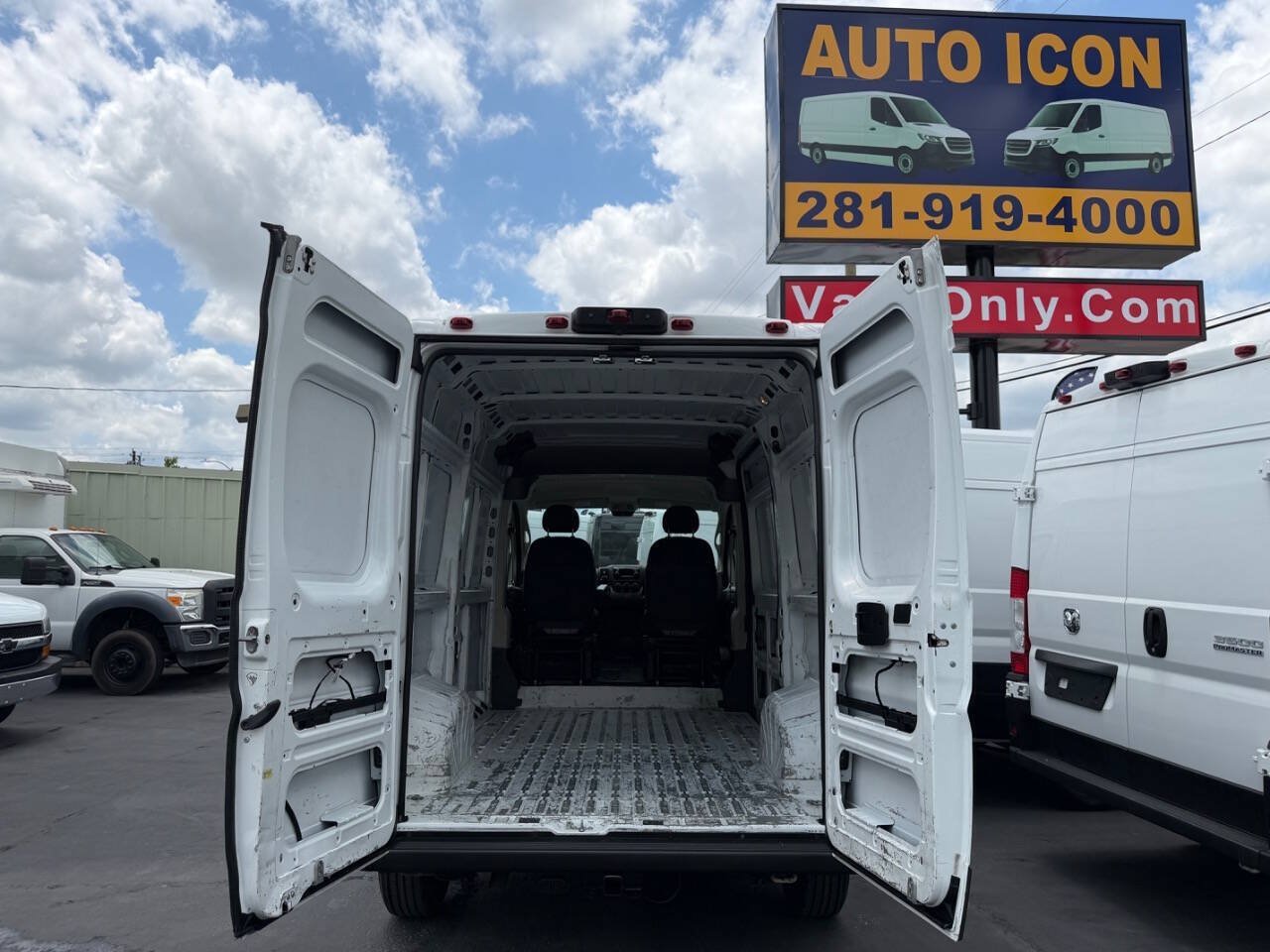 Used 2020 RAM ProMaster 2500 w/ Premium Appearance Group FWD image 16