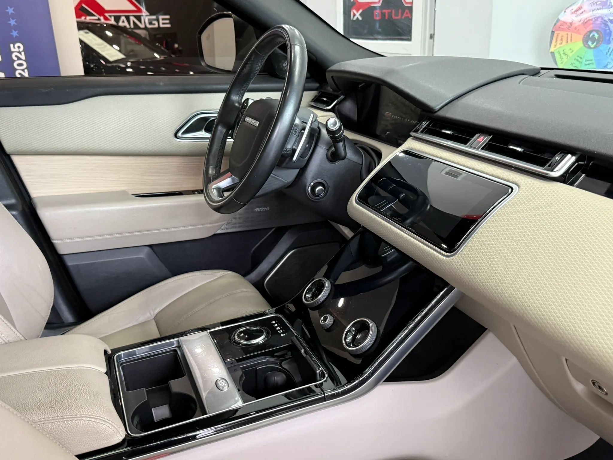 Used 2019 Land Rover Range Rover Velar R-Dynamic SE AWD/4WD image 26