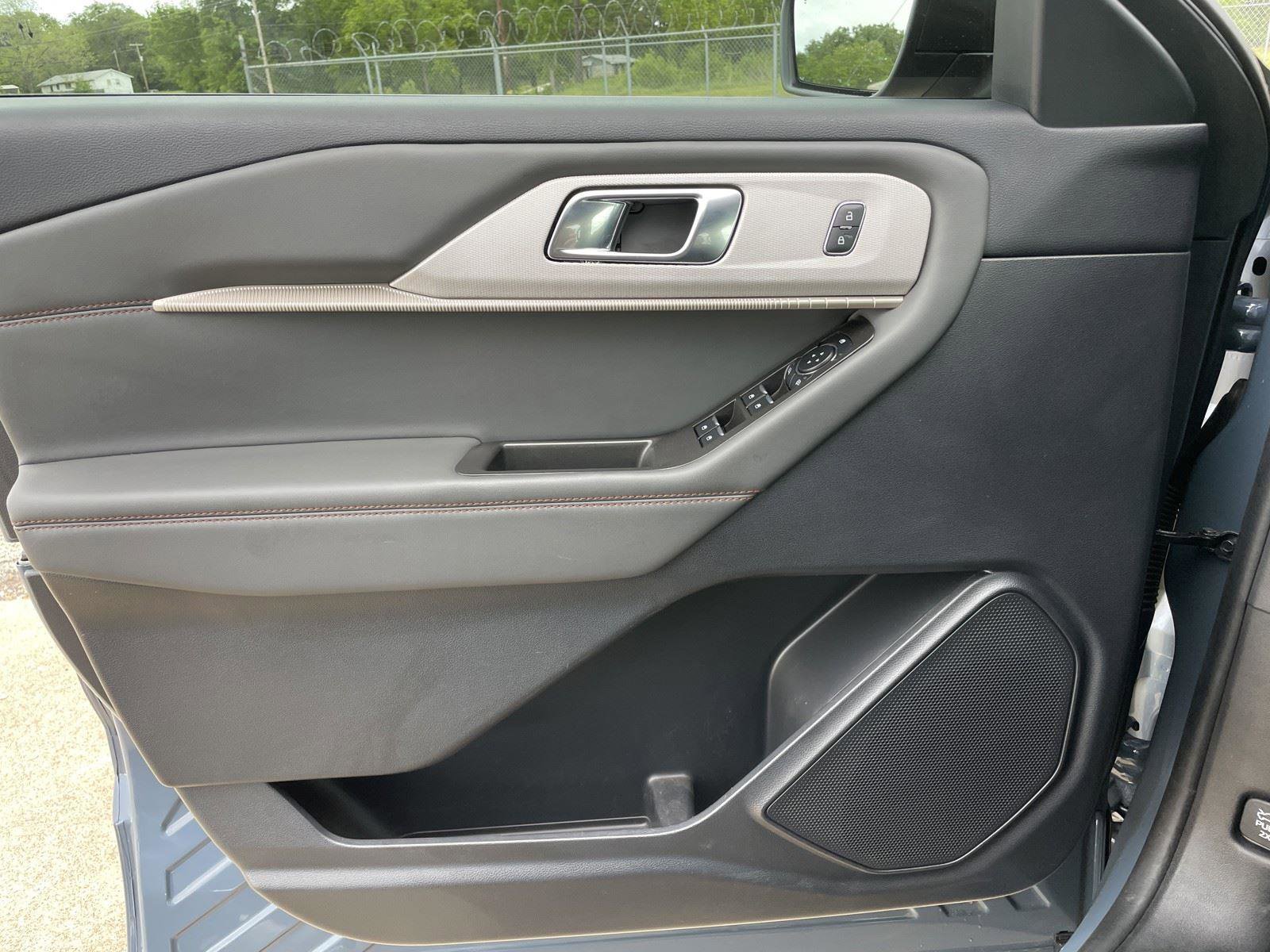 Used 2025 Ford Explorer Active w/ Active Comfort Package image 33