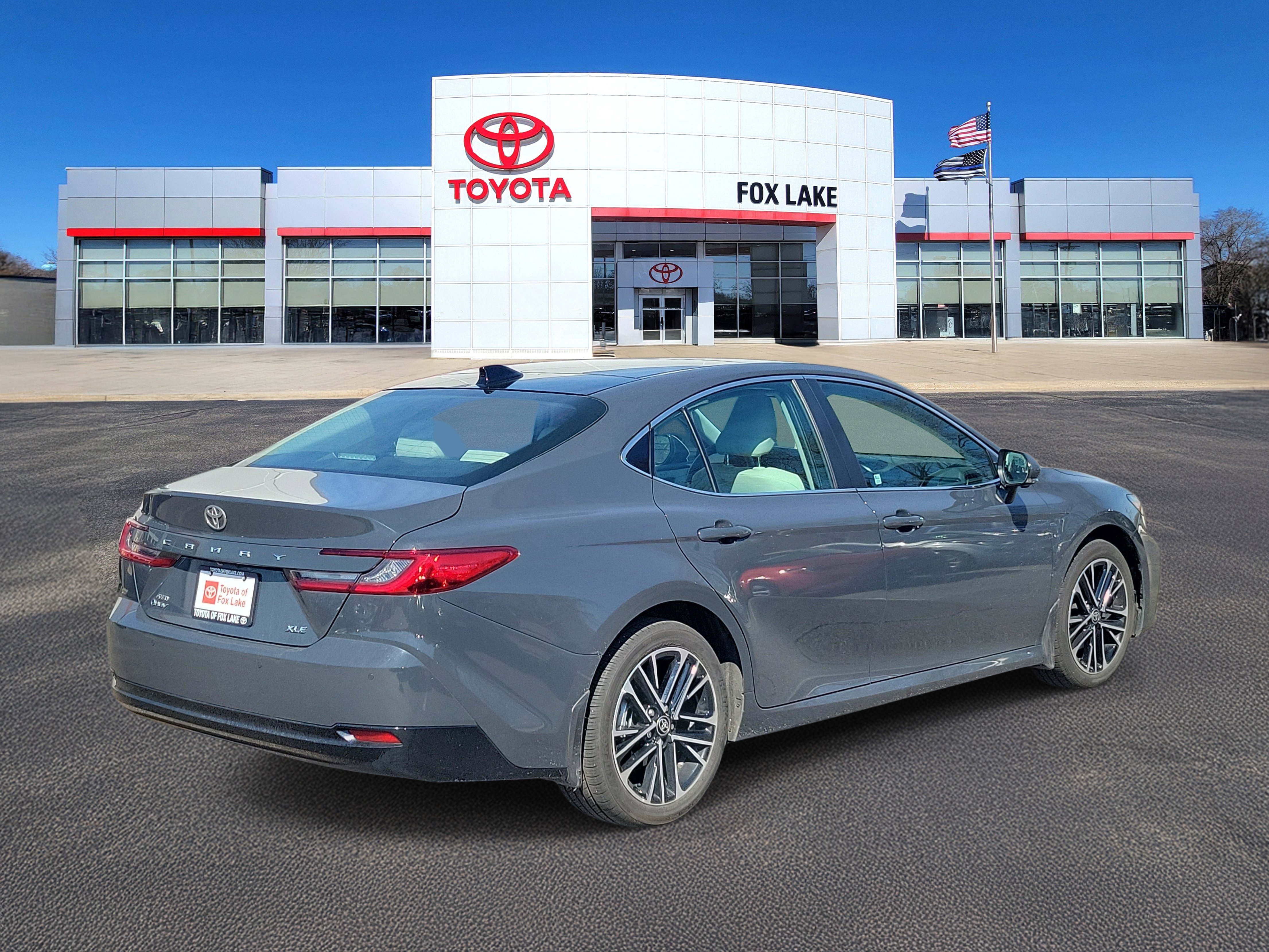 Used 2025 Toyota Camry XLE w/ Premium Plus Package image 4