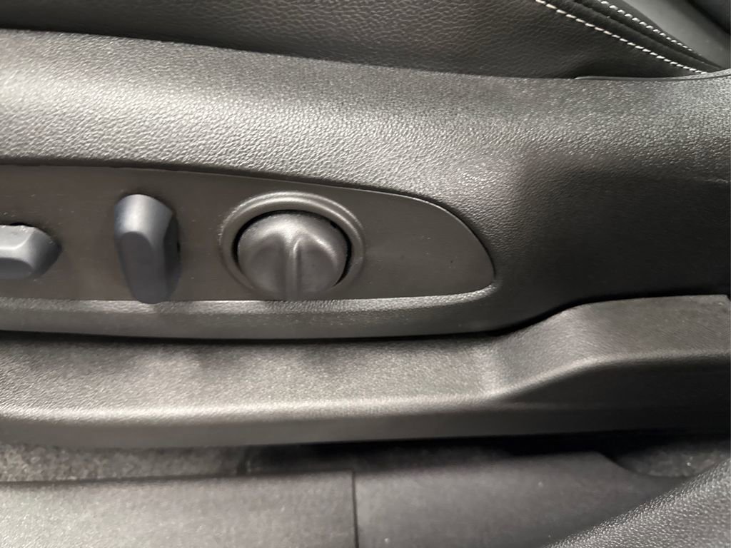 Used 2024 GMC Terrain SLT image 24