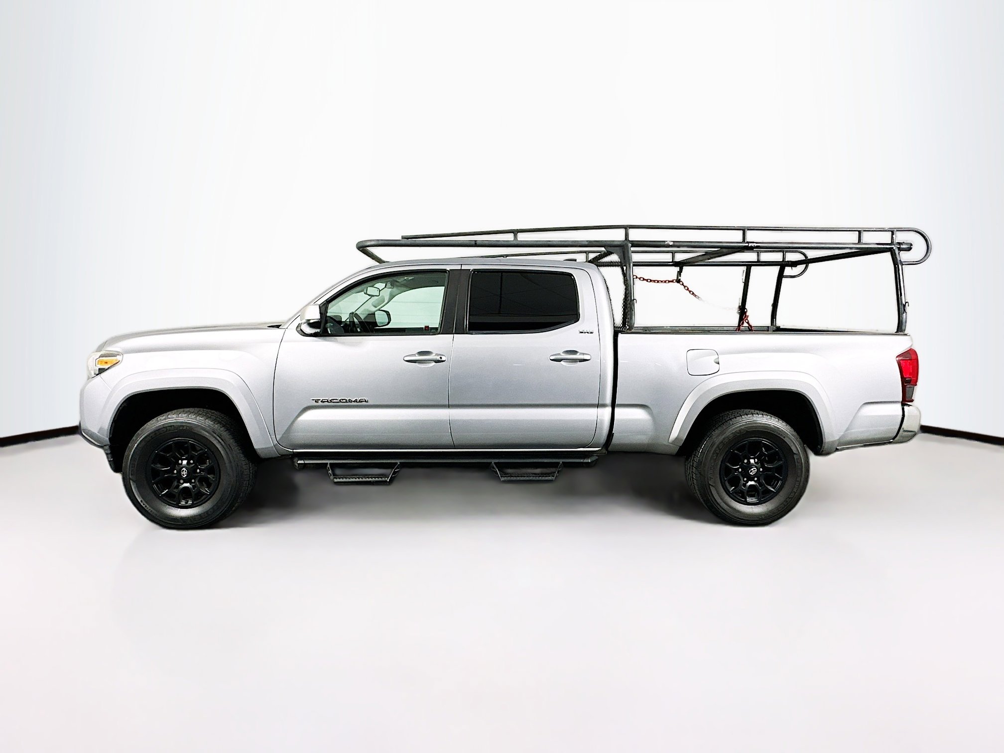 Used 2019 Toyota Tacoma SR5 RWD image 4