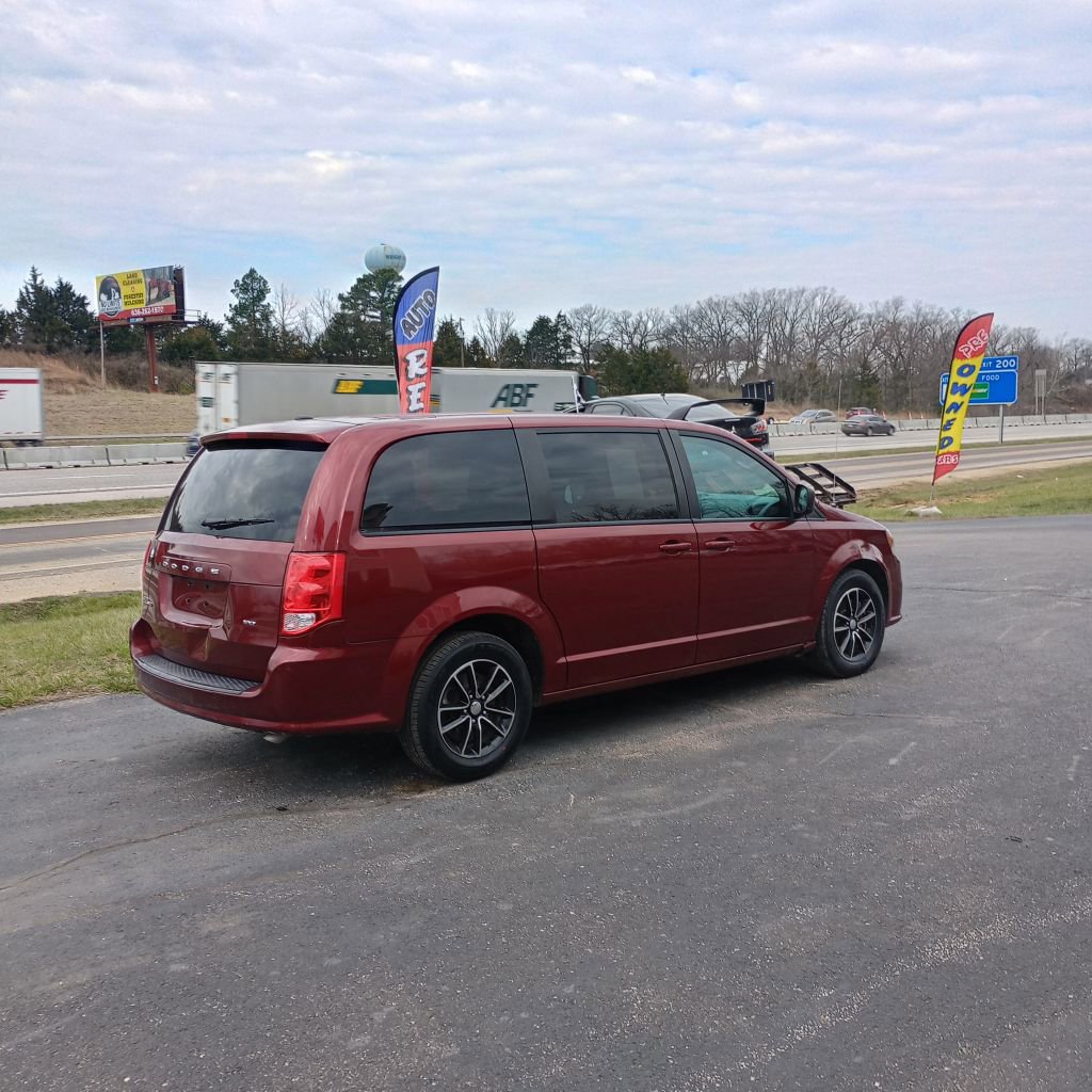 Used 2018 Dodge Grand Caravan SXT w/ Driver Convenience Group image 5