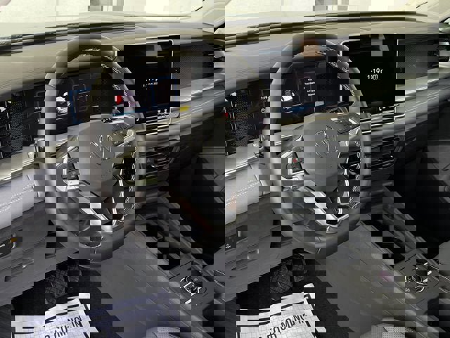 New 2025 Volkswagen Tiguan SE image 12