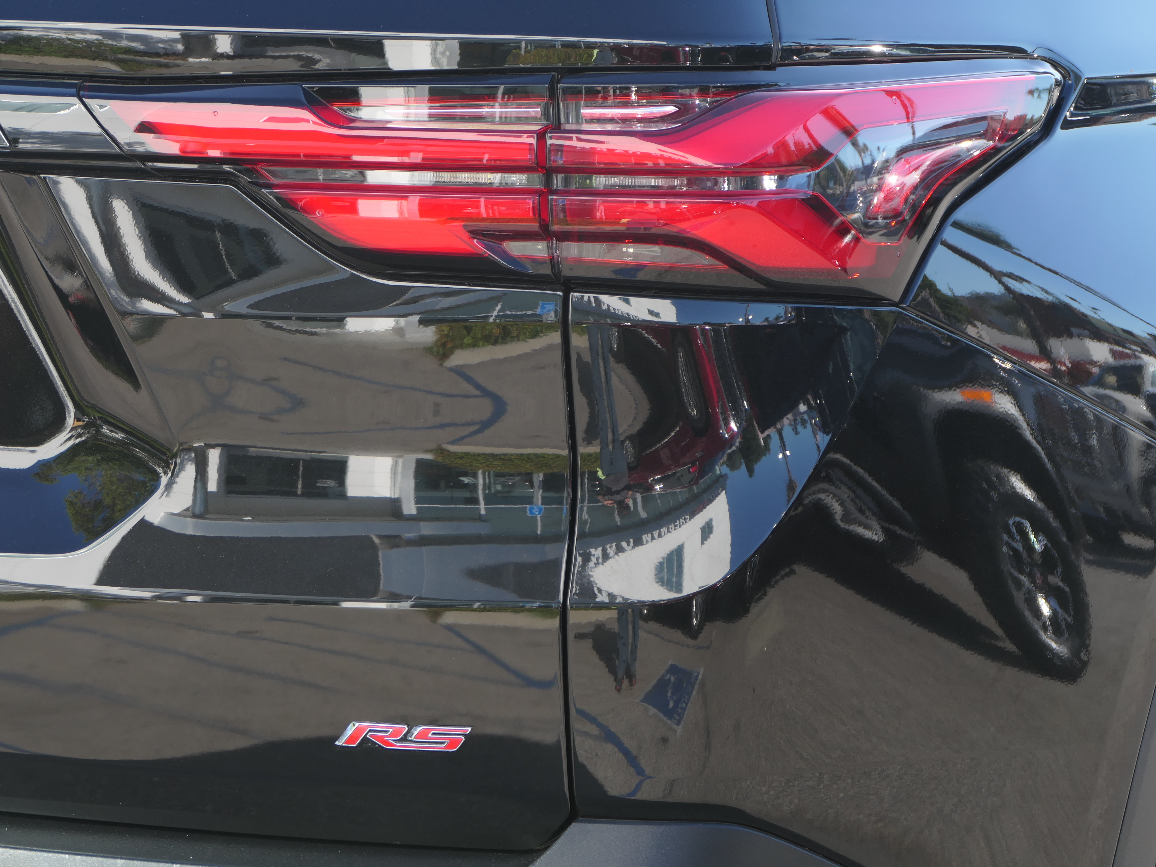 Used 2023 Chevrolet Traverse RS FWD image 6