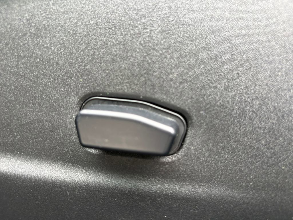 Used 2018 Dodge Charger SXT image 11