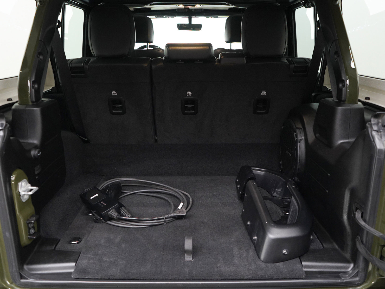 Used 2023 Jeep Wrangler Unlimited Rubicon 4xe w/ Steel Bumper Group image 17