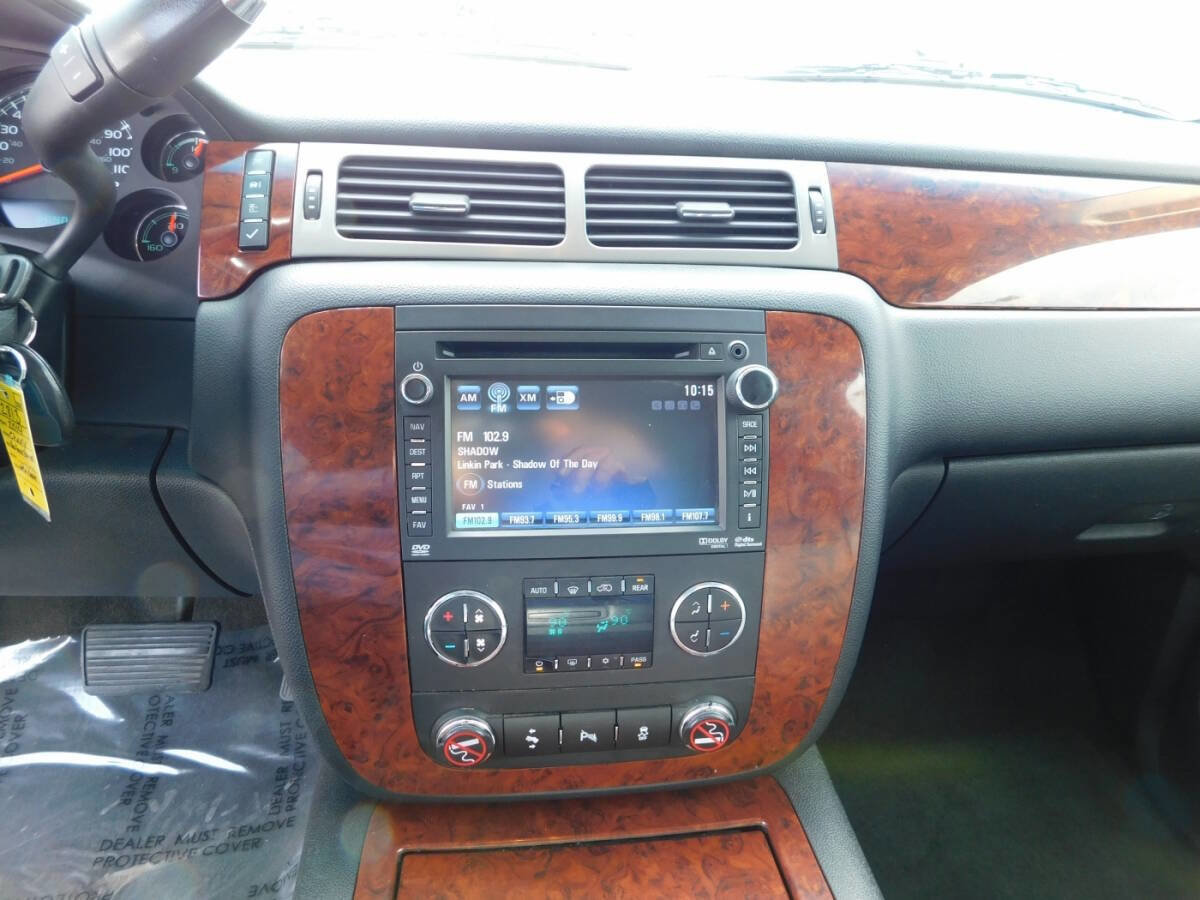 Used 2014 Chevrolet Suburban LTZ image 13