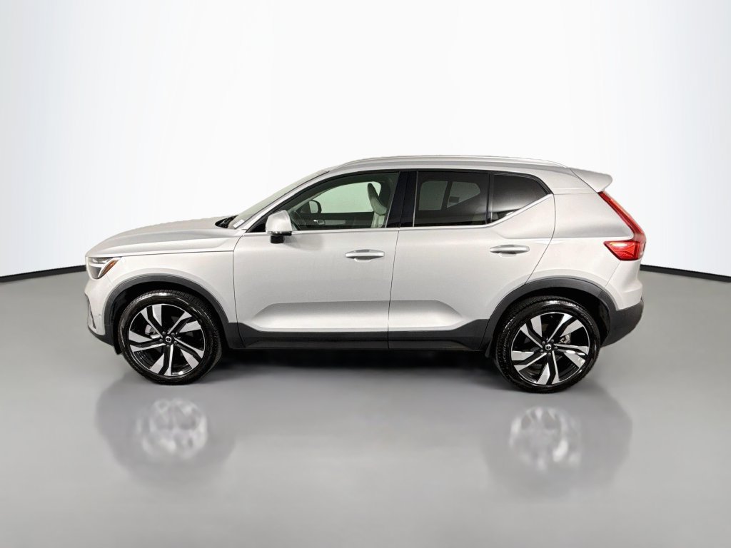 Used 2023 Volvo XC40 B5 Ultimate w/ Climate Package AWD/4WD image 4
