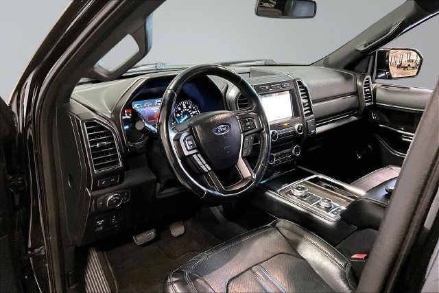 Used 2018 Ford Expedition Limited w/ Equipment Group 302A AWD/4WD image 17