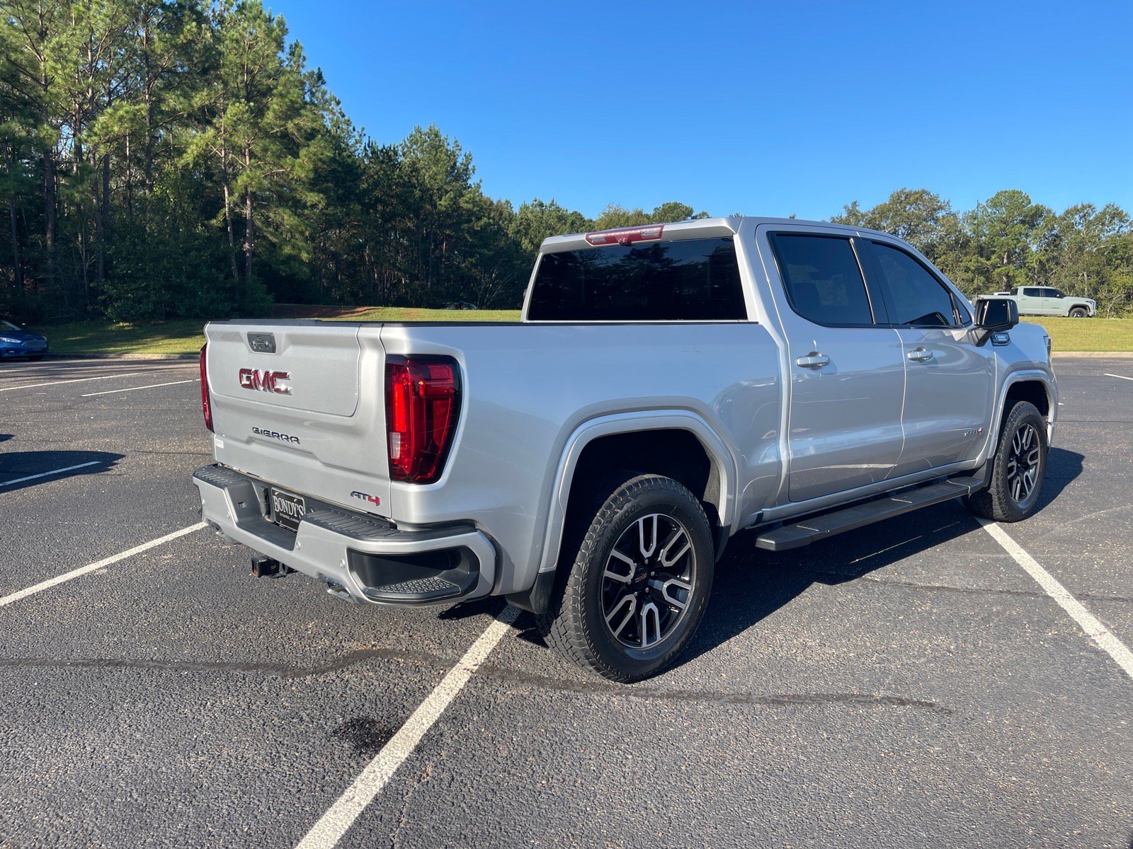 Used 2022 GMC Sierra 1500 AT4 w/ Technology Package AWD/4WD image 17