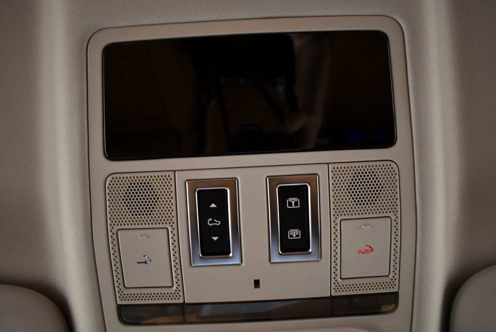 Used 2024 Land Rover Defender 130 S image 40