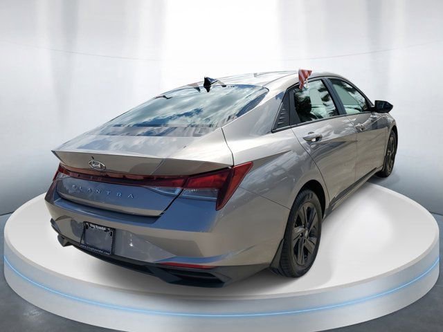 Certified 2022 Hyundai Elantra SEL w/ Winter Weather Package image 4