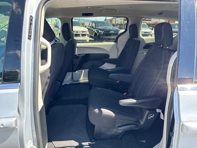 Used 2023 Chrysler Voyager LX FWD image 14