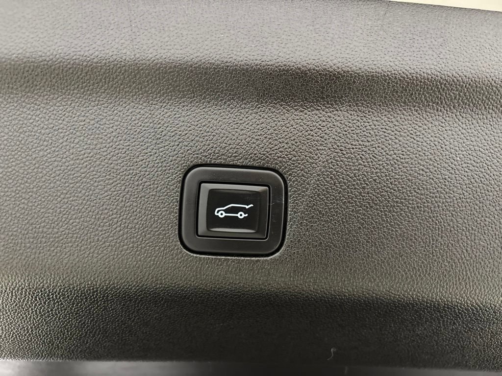 Used 2025 Chevrolet Suburban High Country AWD/4WD image 38