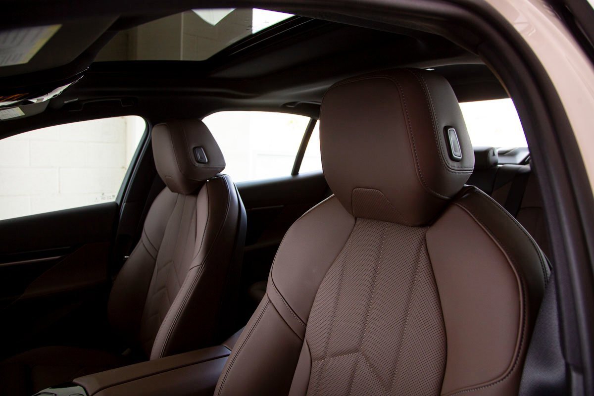 Used 2025 BMW 530i xDrive 530i xDrive w/ Premium Package image 21