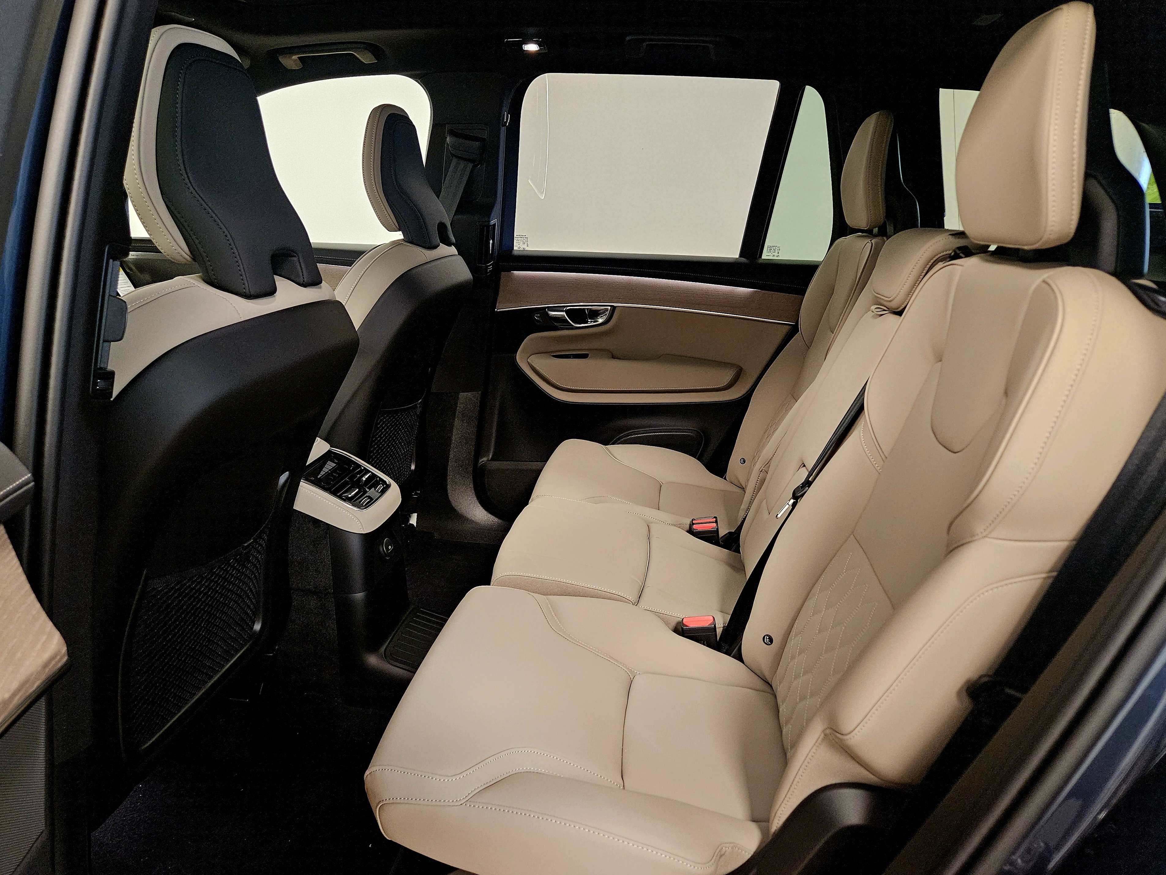 New 2026 Volvo XC90 T8 Plus w/ Protection Package AWD/4WD image 11