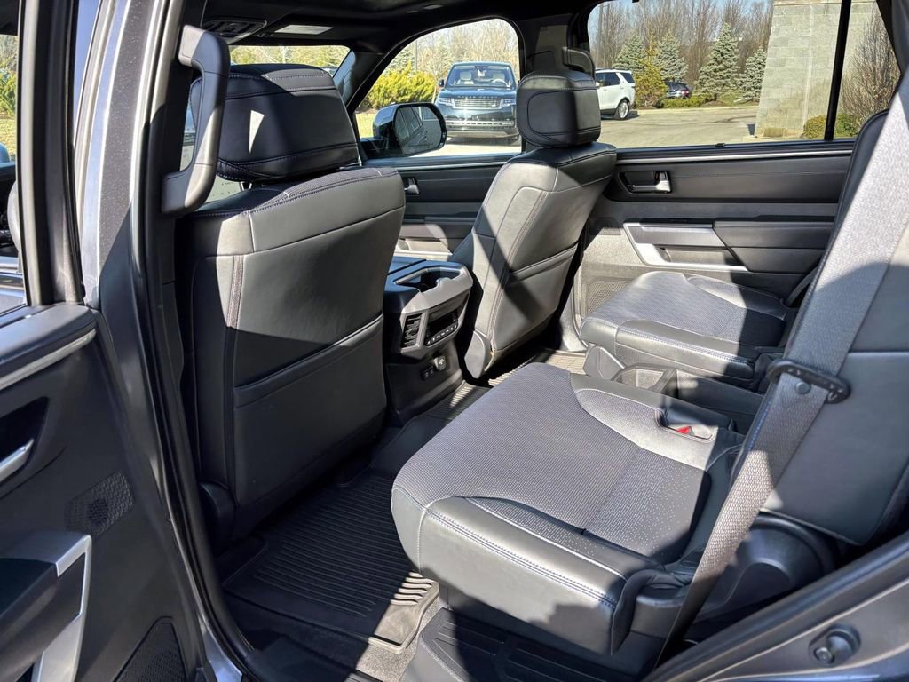Used 2025 Toyota Sequoia Platinum image 27