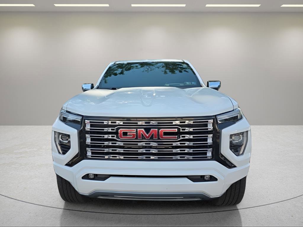 Used 2023 GMC Canyon Denali image 2