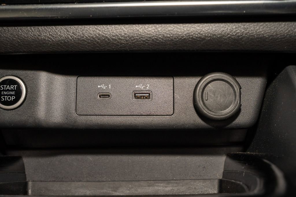 Used 2023 Nissan Rogue SV image 14