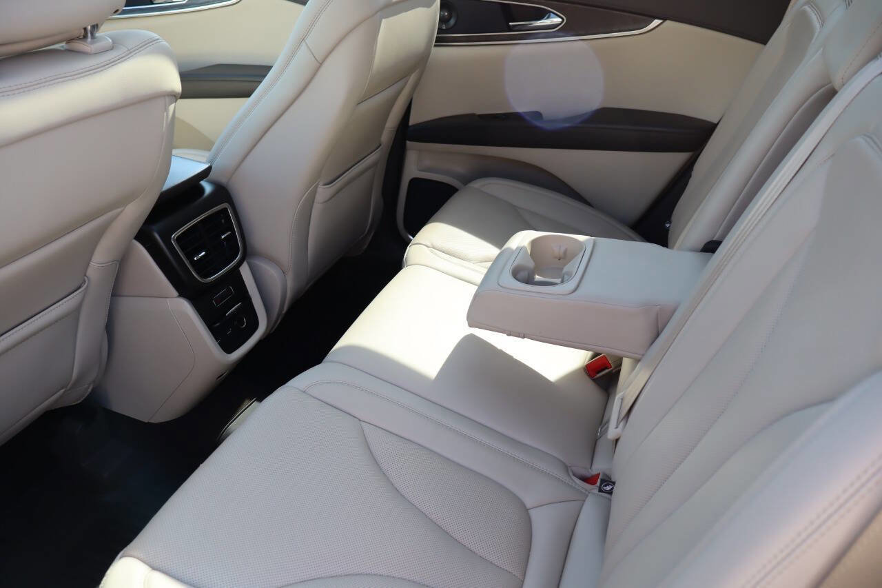 Used 2020 Lincoln Nautilus Reserve AWD/4WD image 14