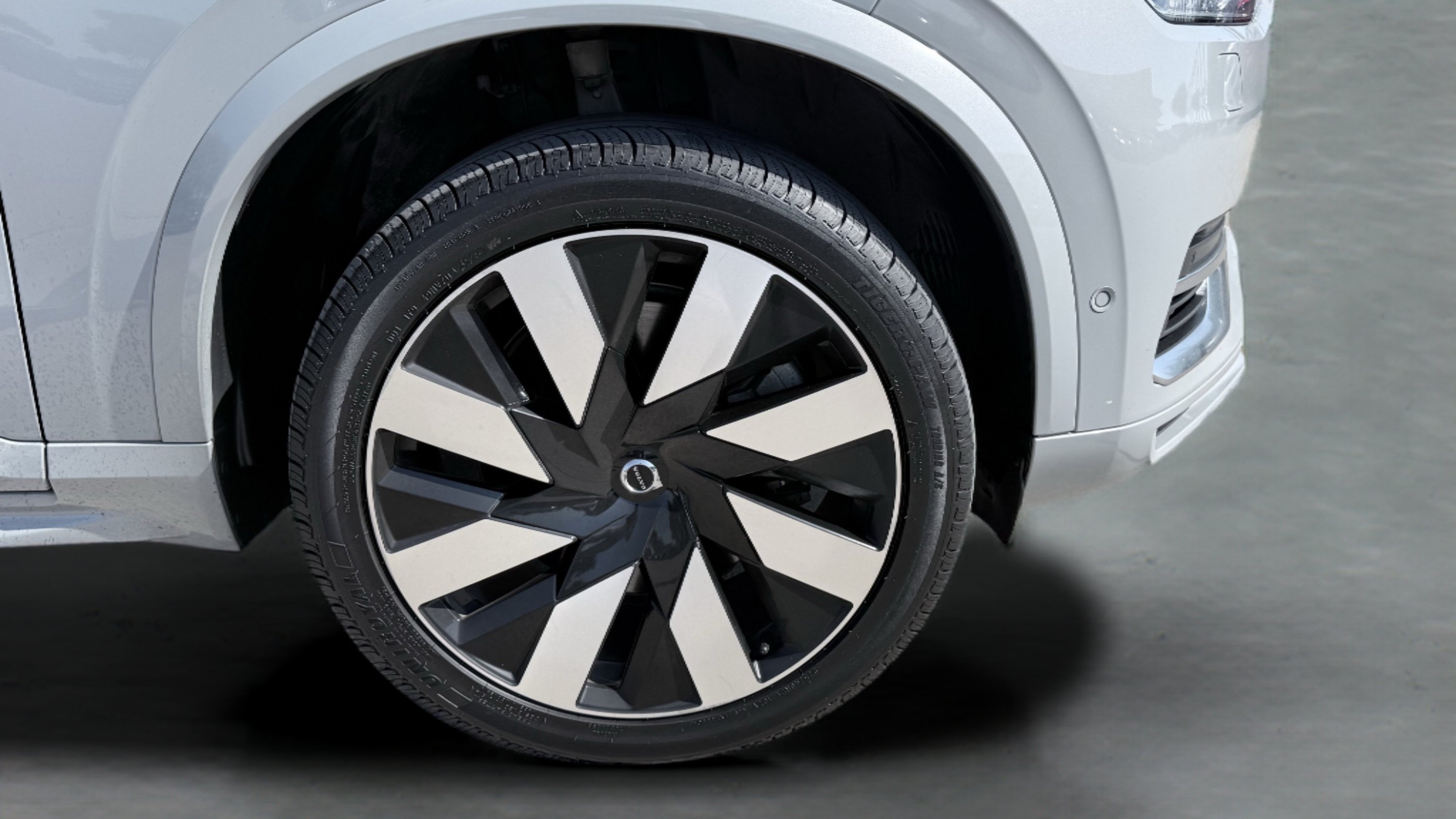 Used 2024 Volvo XC90 T8 Plus w/ Protection Package Premier AWD/4WD image 10