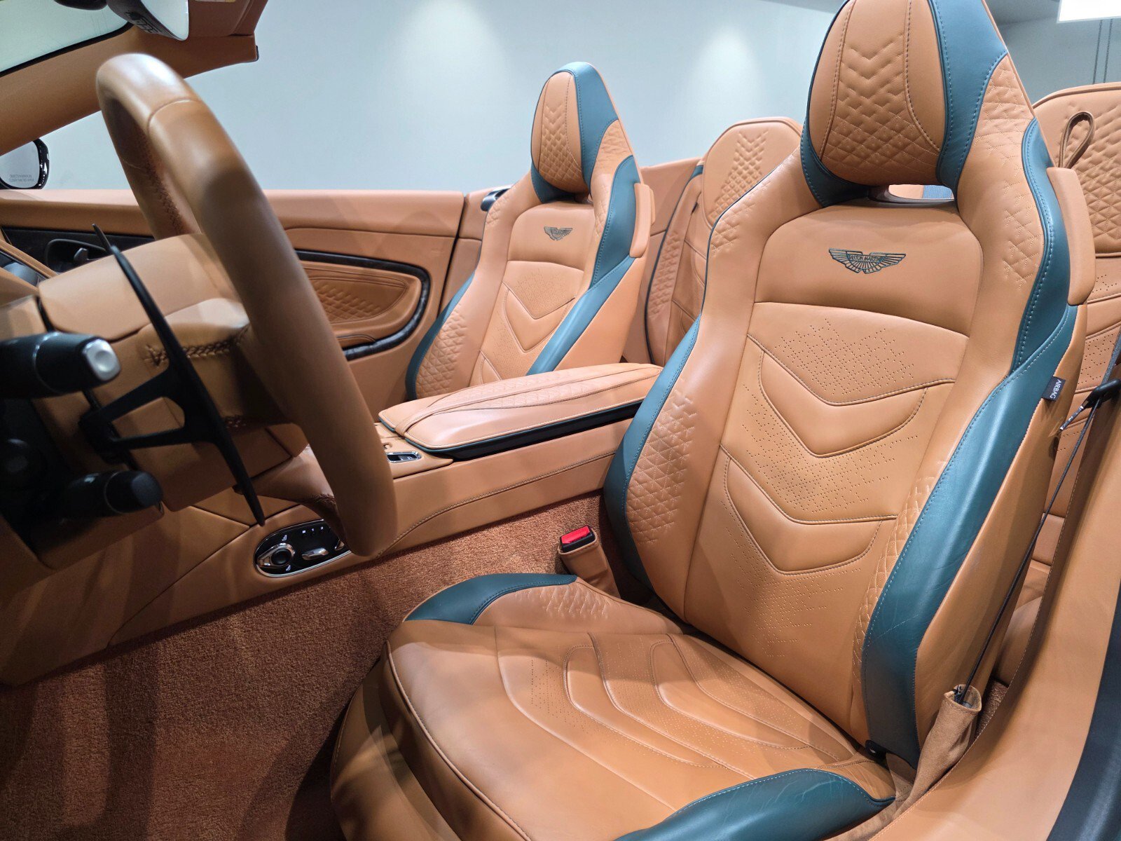 Used 2023 Aston Martin DBS Superleggera Volante image 11