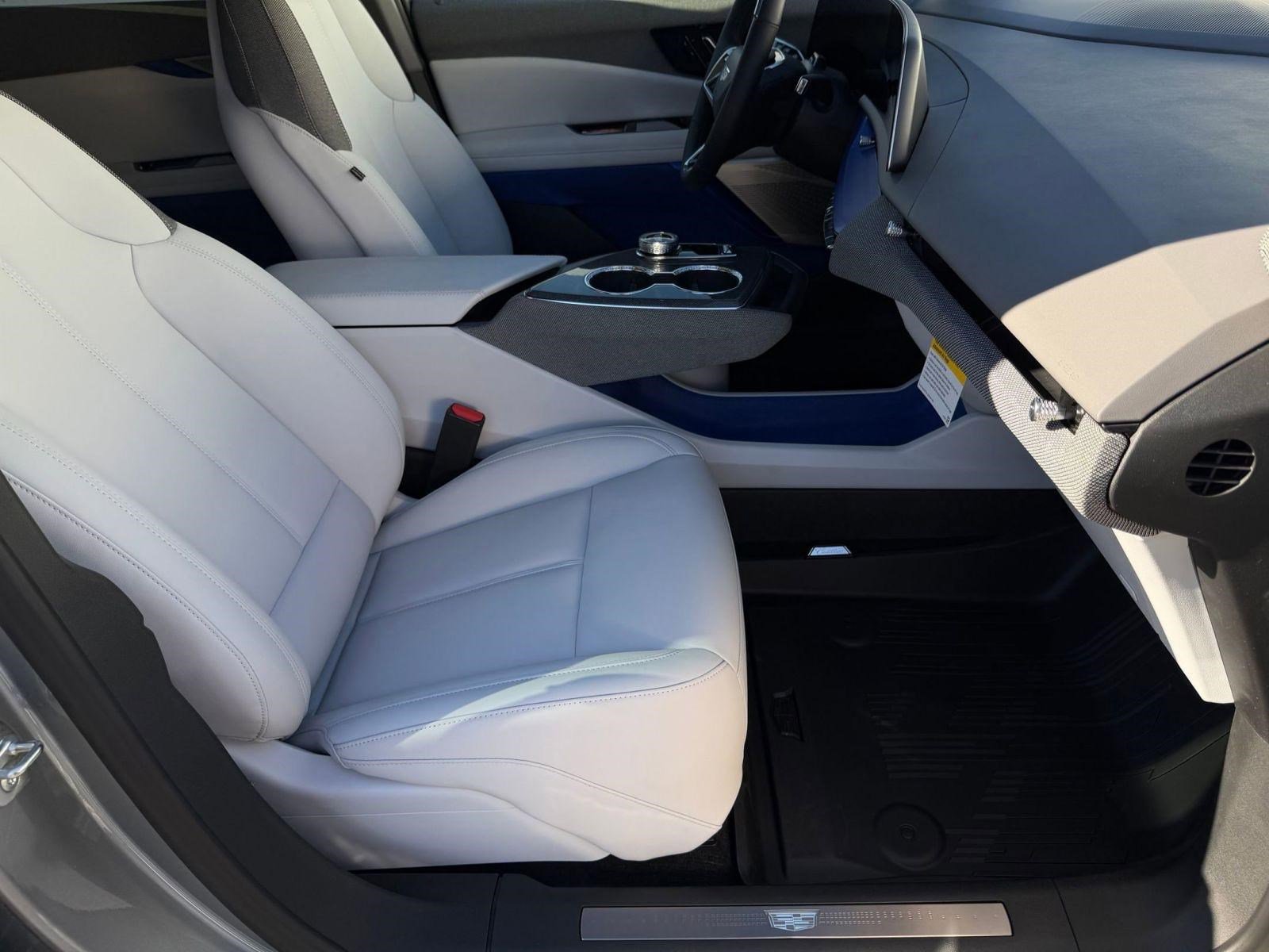 New 2026 Cadillac Optiq Luxury 1 image 27