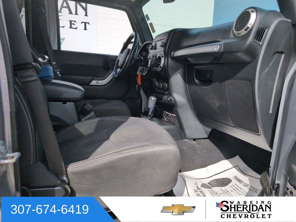 Used 2017 Jeep Wrangler Unlimited Sahara w/ Connectivity Group image 23