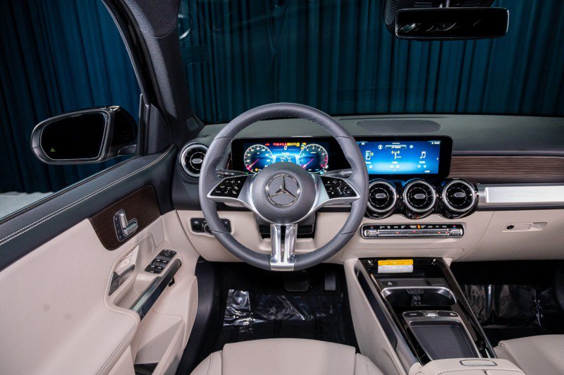 New 2026 Mercedes-Benz GLB 250 4MATIC image 14