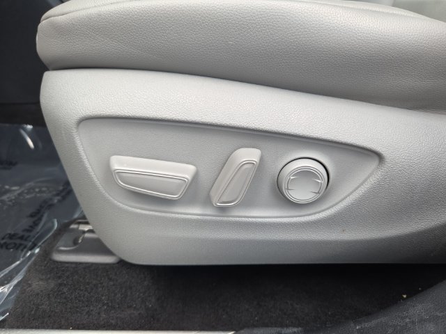 Used 2022 Toyota Highlander XLE FWD image 11