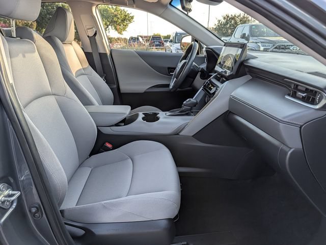 Certified 2023 Toyota Venza LE AWD/4WD image 32