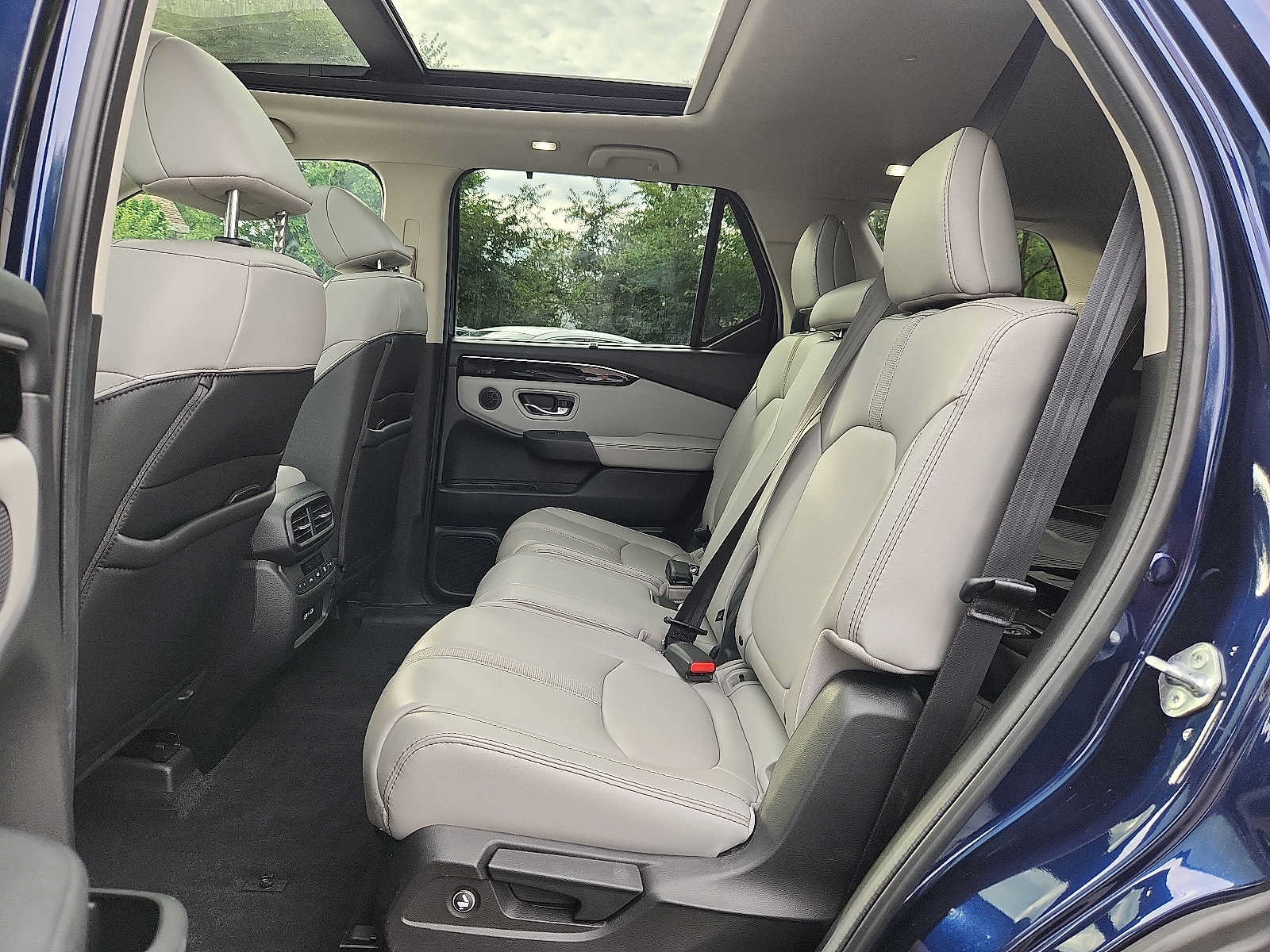 Certified 2023 Honda Pilot Touring image 9
