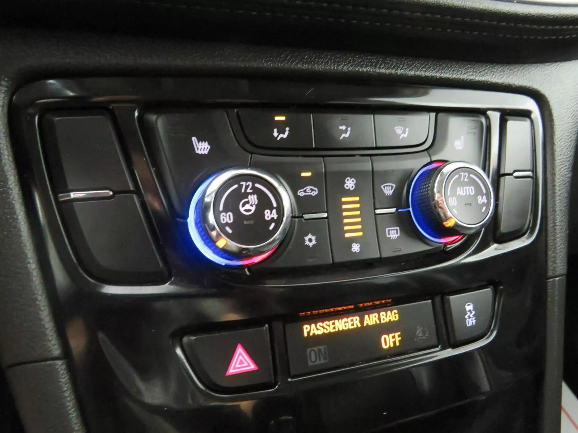 Used 2020 Buick Encore Essence AWD/4WD image 22