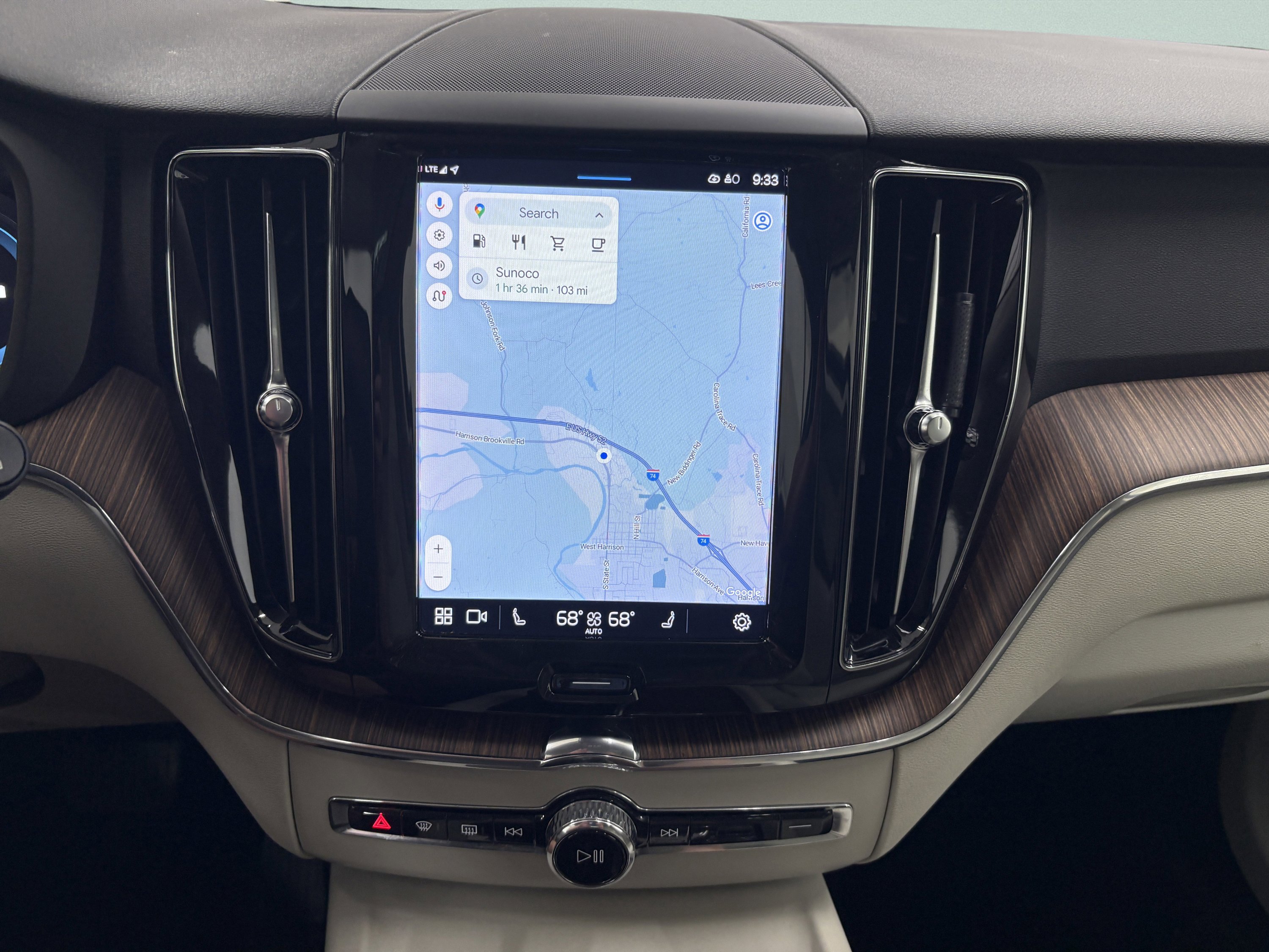 Used 2022 Volvo XC60 B5 Momentum image 14