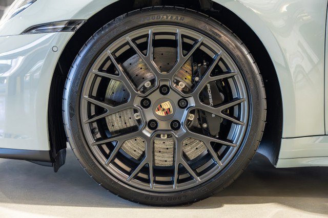 Used 2025 Porsche 911 Carrera GTS image 37