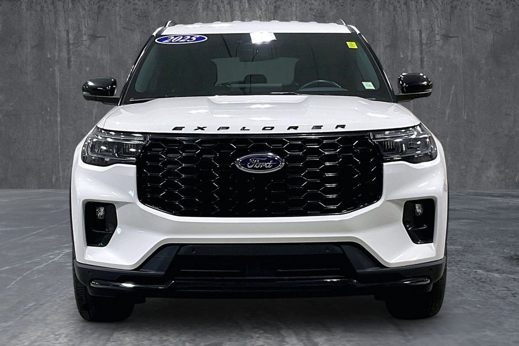 Used 2025 Ford Explorer ST-Line w/ ST-Line Street Pack AWD/4WD image 2