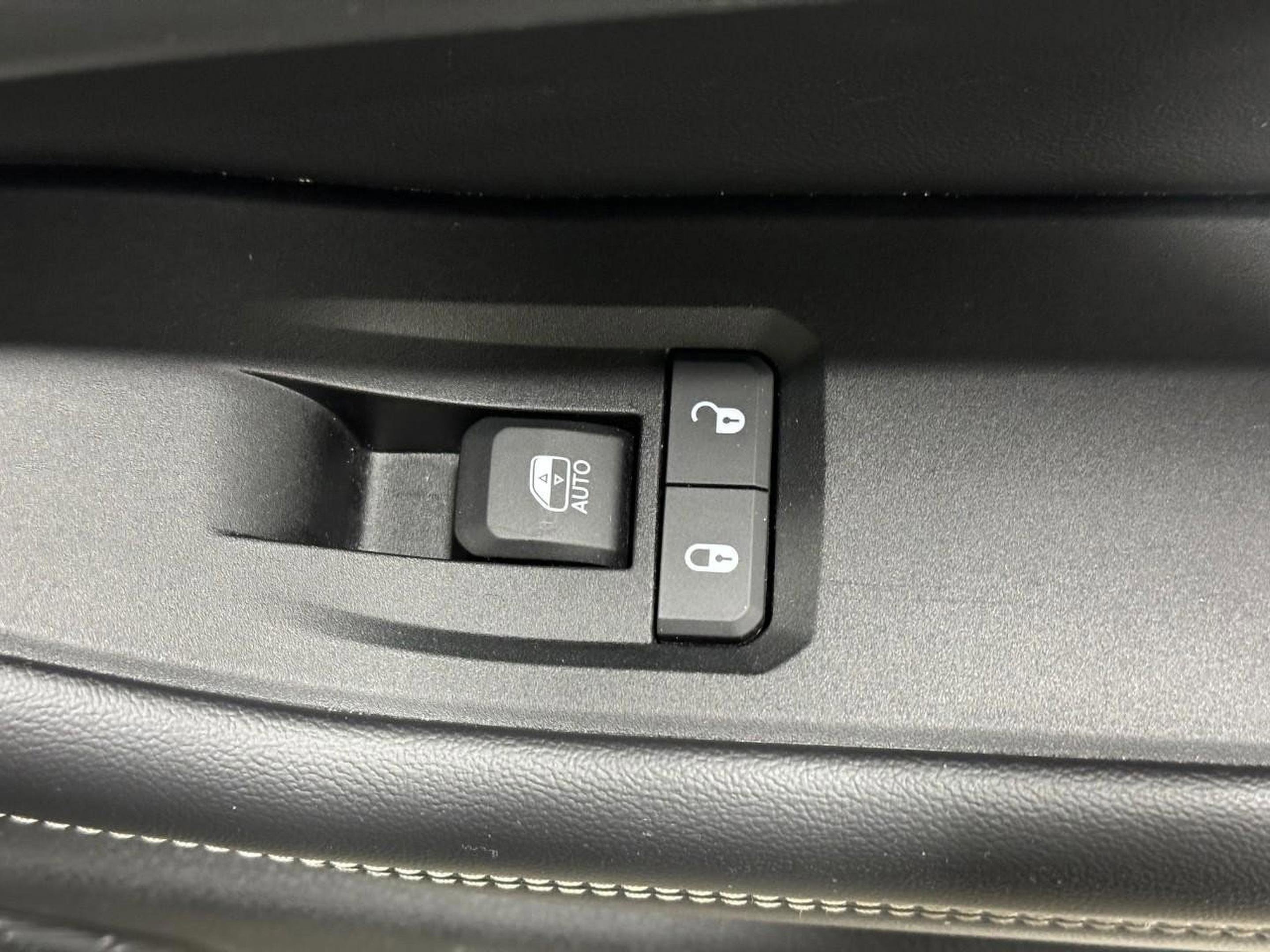 Used 2023 Jeep Grand Cherokee L Laredo image 23