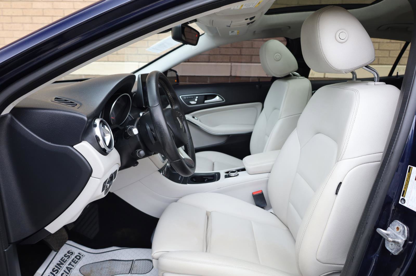 Used 2018 Mercedes-Benz GLA 250 4MATIC w/ Premium Package image 14