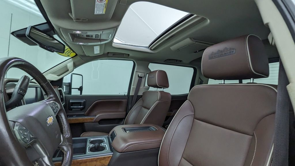 Used 2017 Chevrolet Silverado 3500 High Country image 3