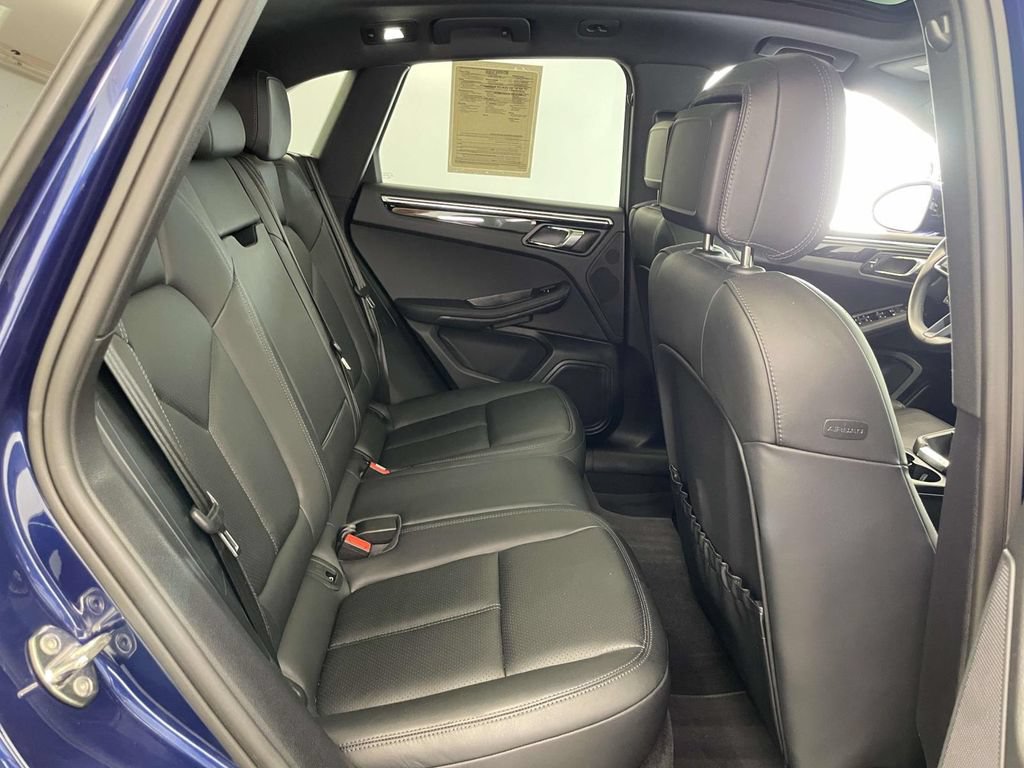 Certified 2023 Porsche Macan AWD/4WD image 22