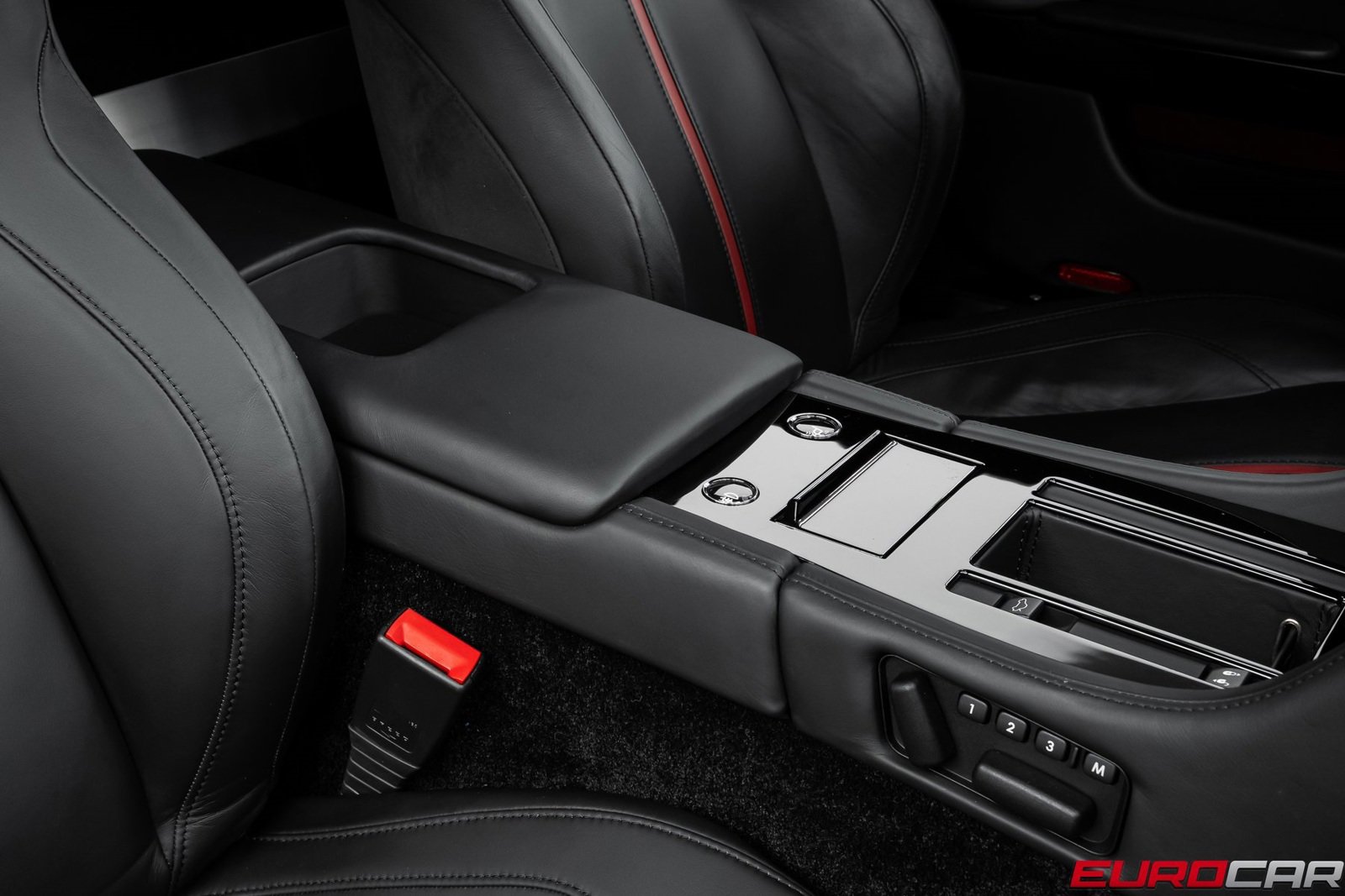 Used 2017 Aston Martin V12 Vantage S image 34