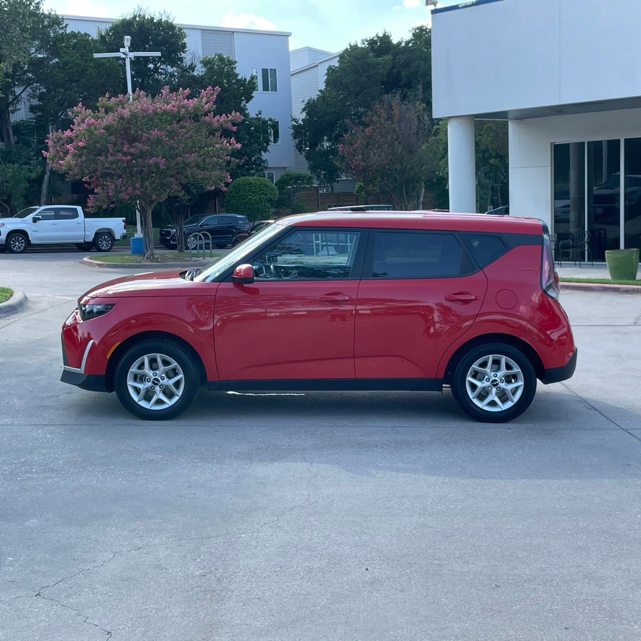 Used 2024 Kia Soul LX w/ Option Group 015 FWD image 3
