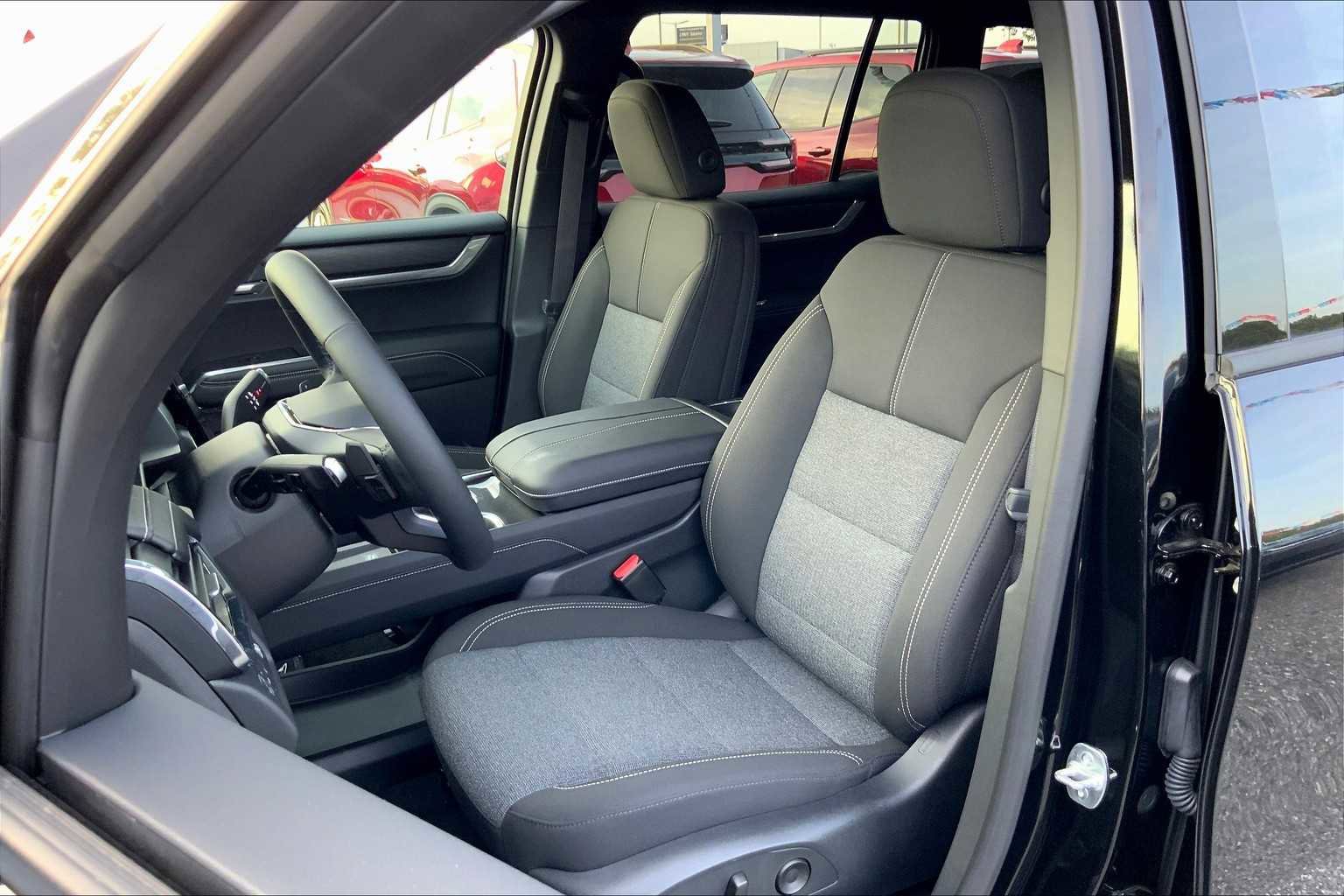 New 2025 GMC Acadia Elevation image 9