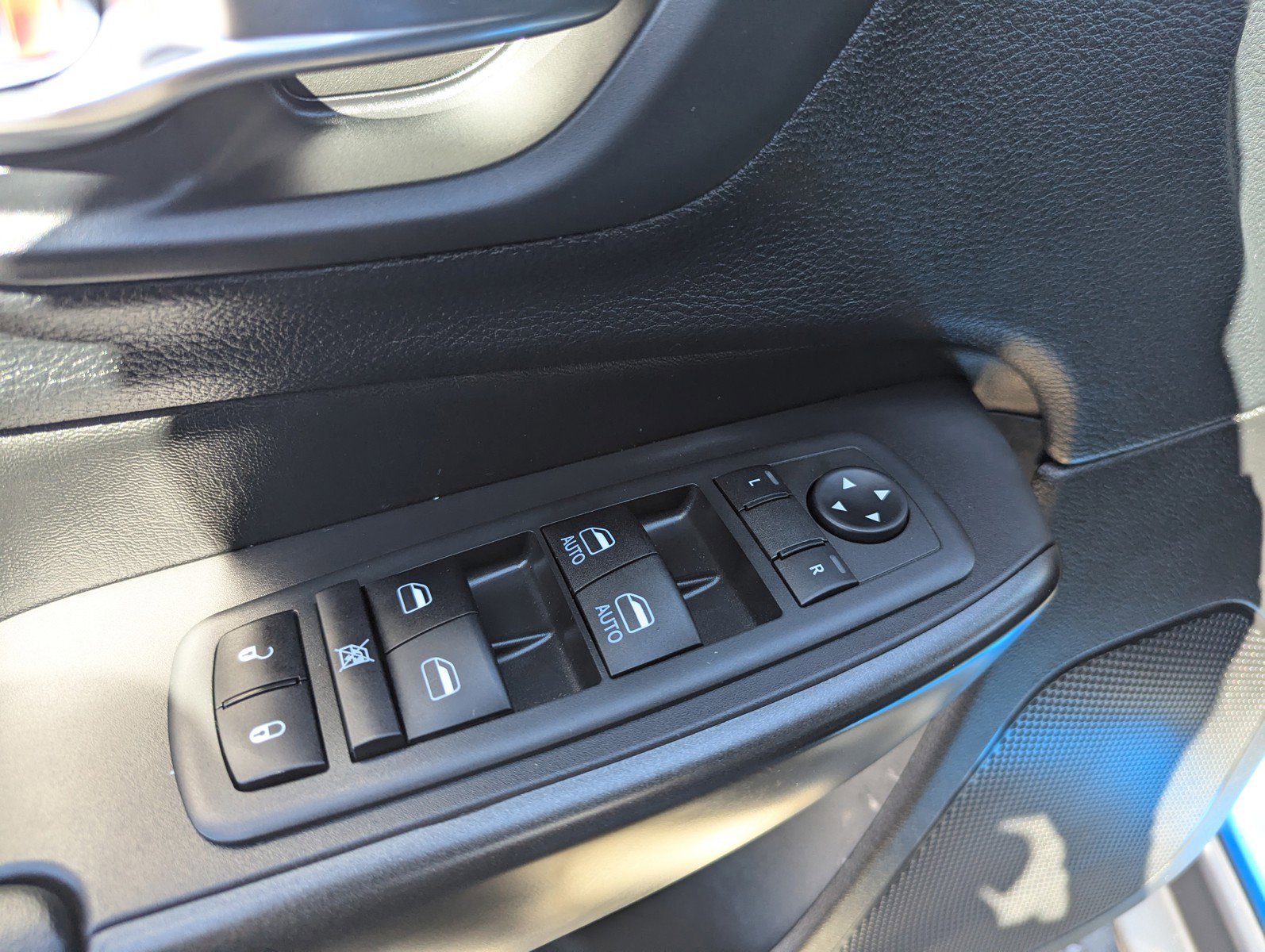 Used 2020 Jeep Cherokee Trailhawk w/ Cold Weather Group image 30