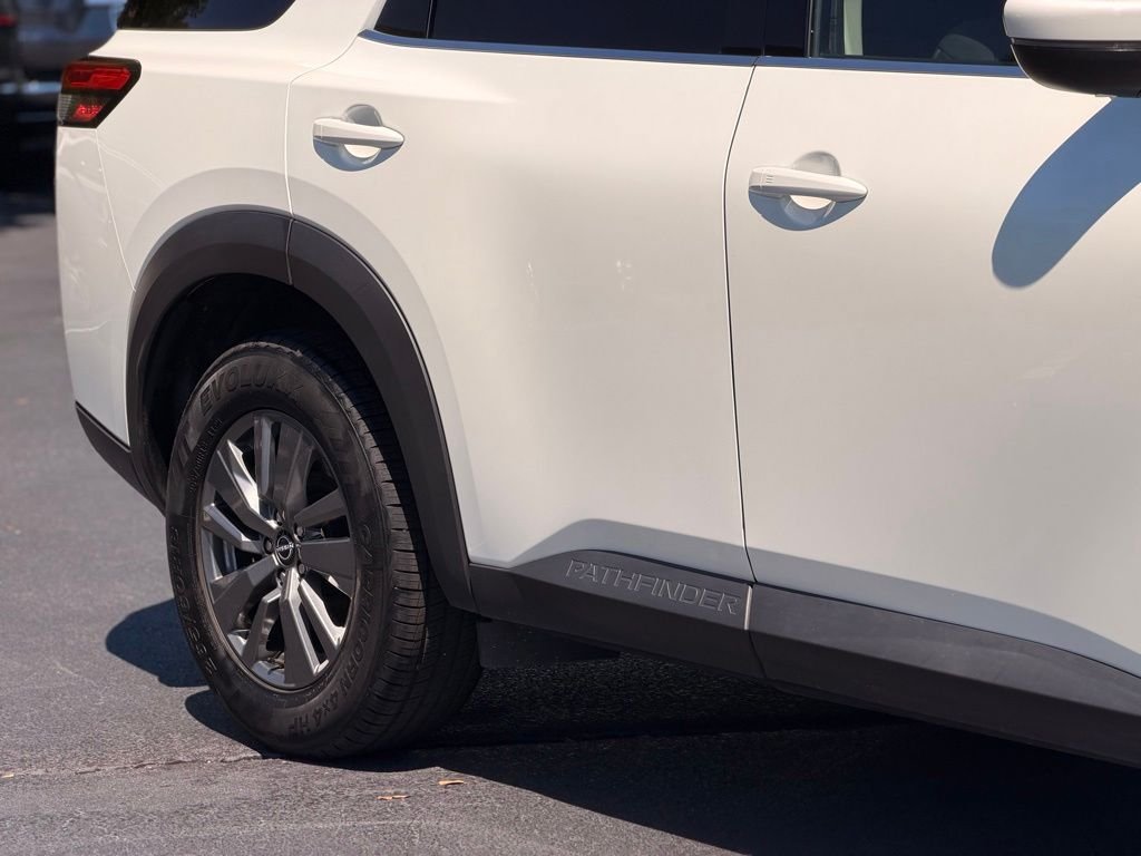 Used 2024 Nissan Pathfinder SV FWD image 9